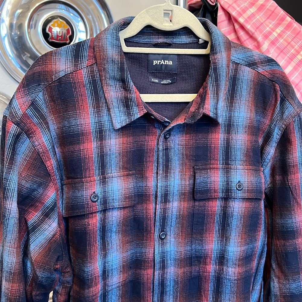 PRANA BLUE AND RED PLAID LONG SLEEVED BUTTON DOWN THERMAL INSIDE SIZE XL
